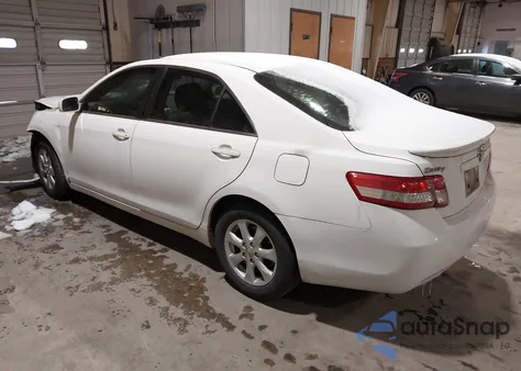 2010 Toyota Camry Le z USA, uszkodzony, nr VIN 4T1BF3EK0AU560206